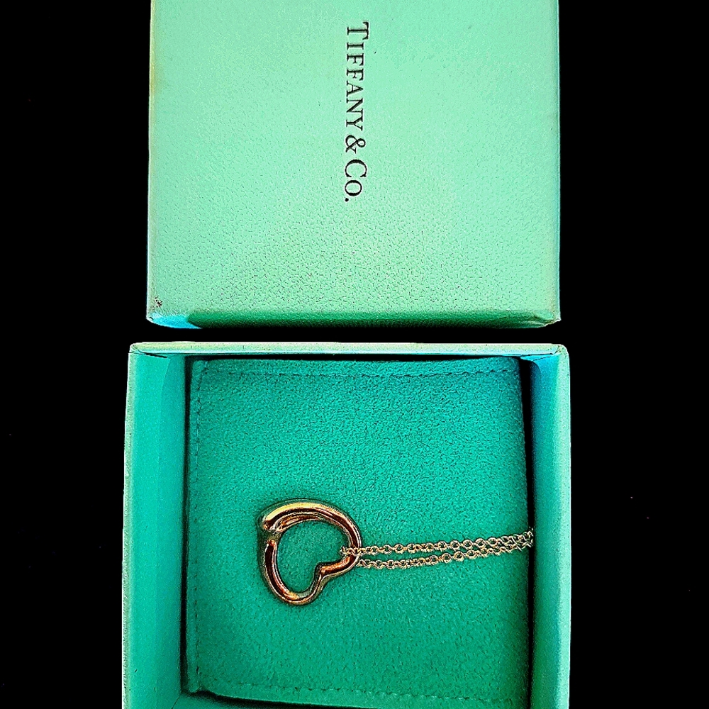 Tiffany Elsa Paretti Sterling Silver Necklace w/ Heart Pendant.